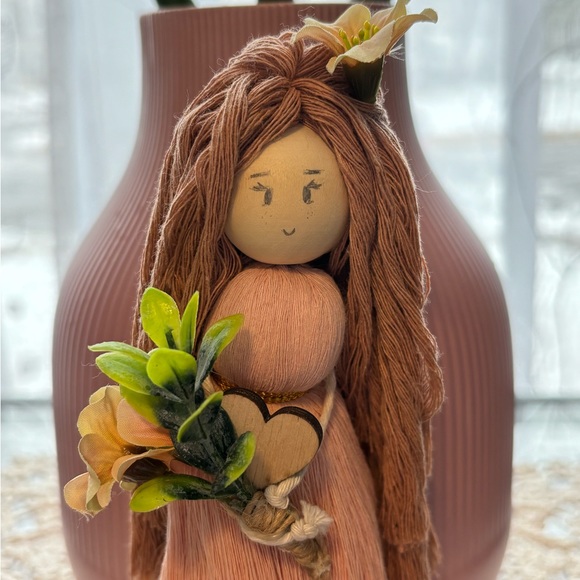 Spring doll macrame angel - Picture 1 of 2